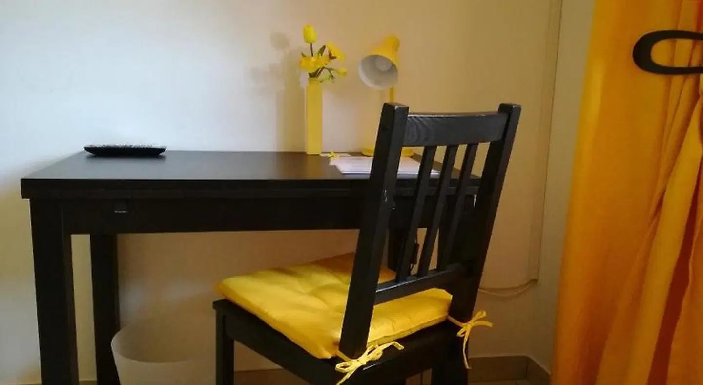 The Yellow House ROOM_EXAMPLE