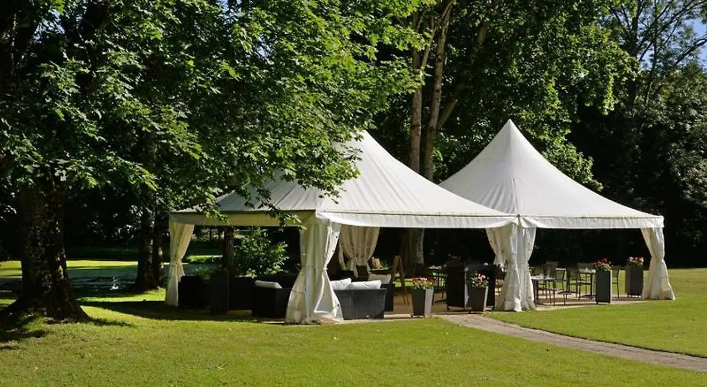 Logis Hostellerie le Châtel Garten