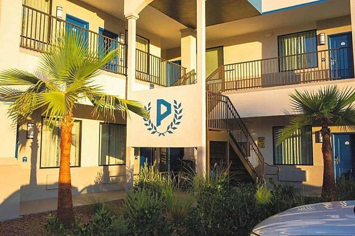 Palace Inn EXTERIOR