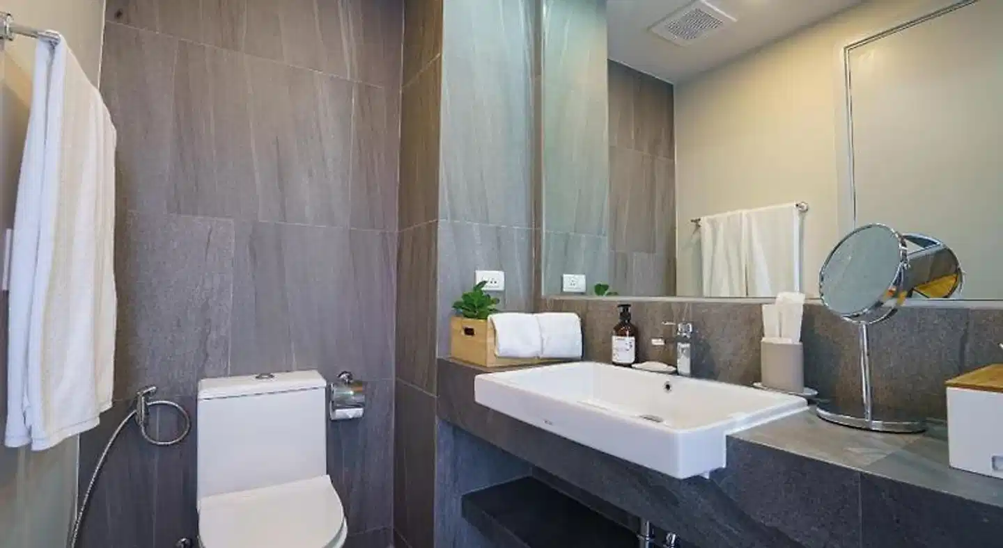 HOMA Phuket Town Badezimmer