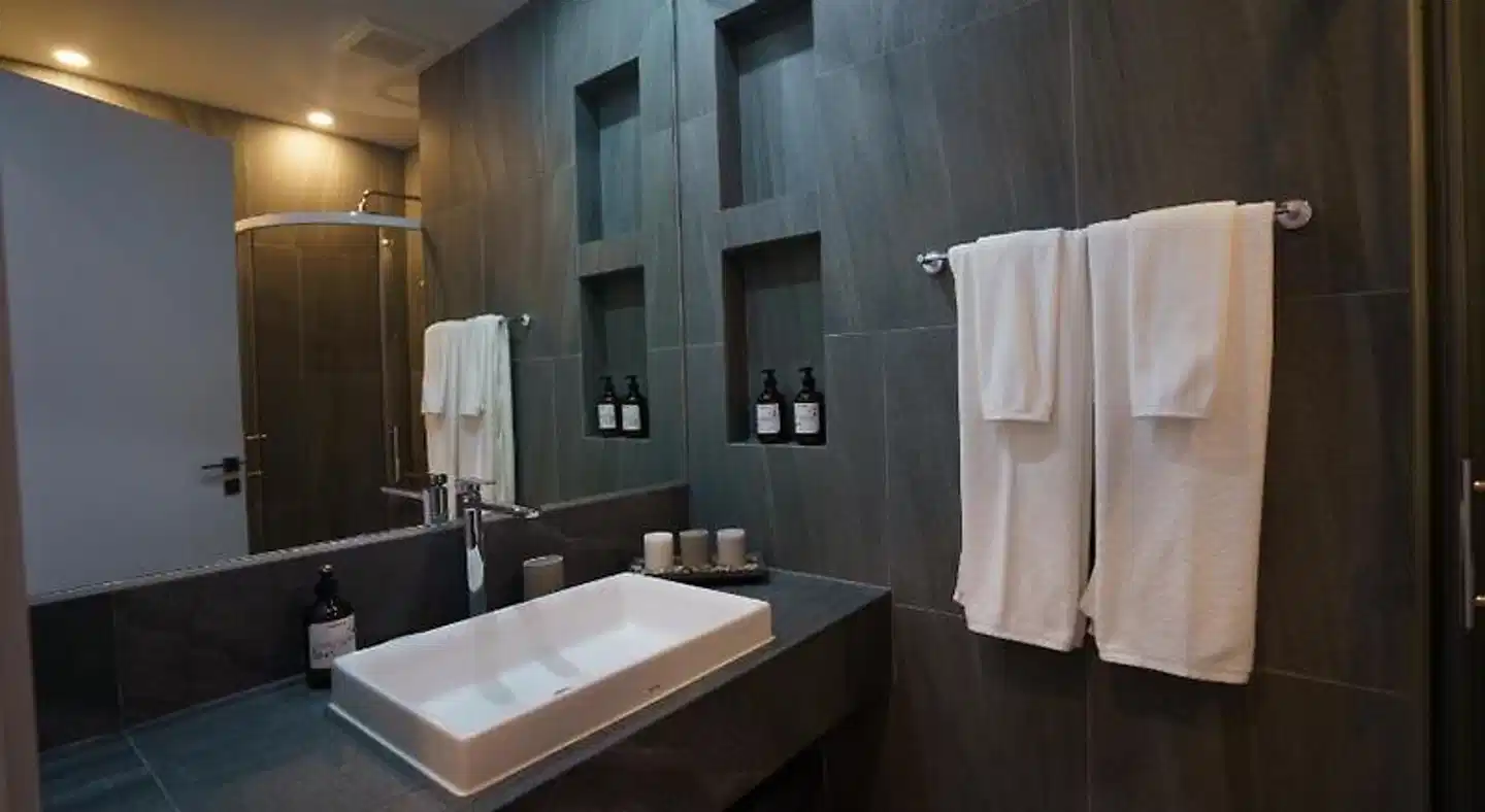 HOMA Phuket Town Badezimmer