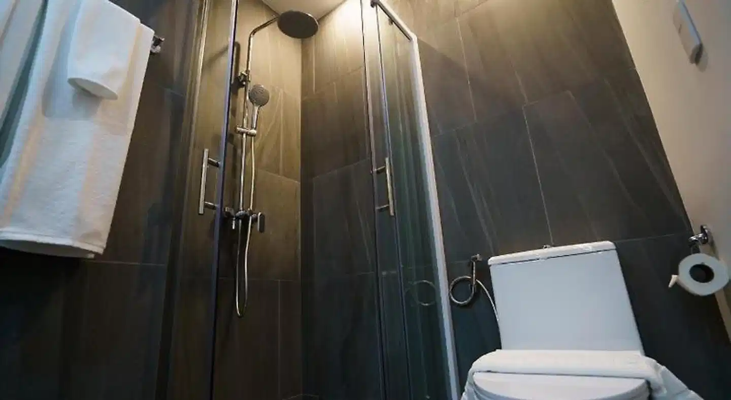 HOMA Phuket Town Badezimmer