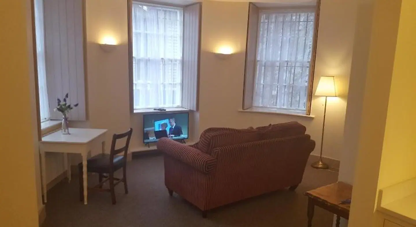 Henrietta Suites City Centre ROOM_EXAMPLE