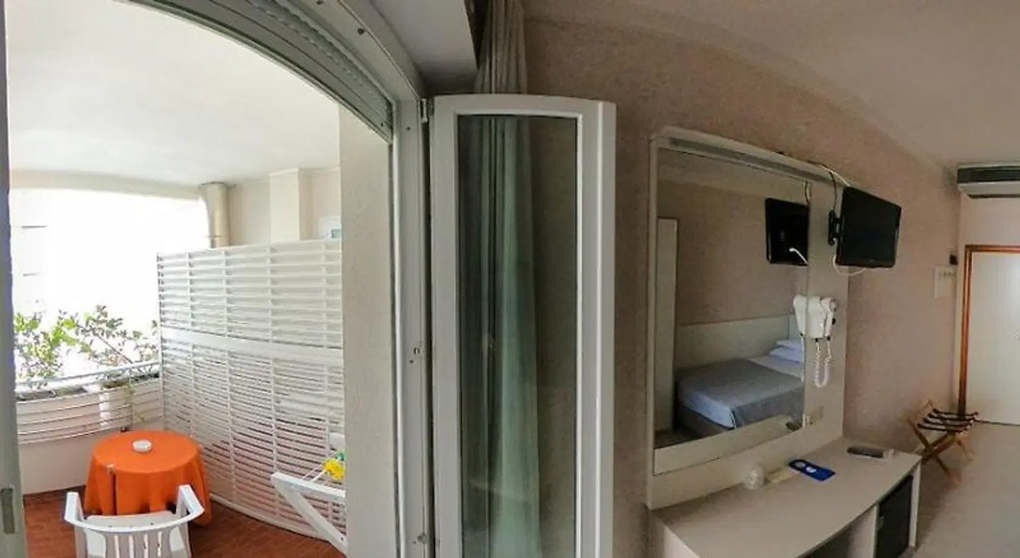 Hotel Record ROOM_EXAMPLE