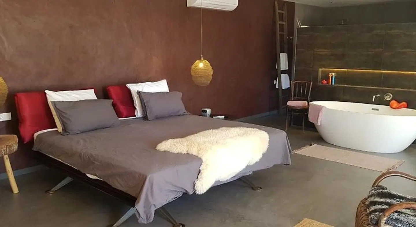 Trendy and Luxe Bed & Breakfast ROOM_EXAMPLE