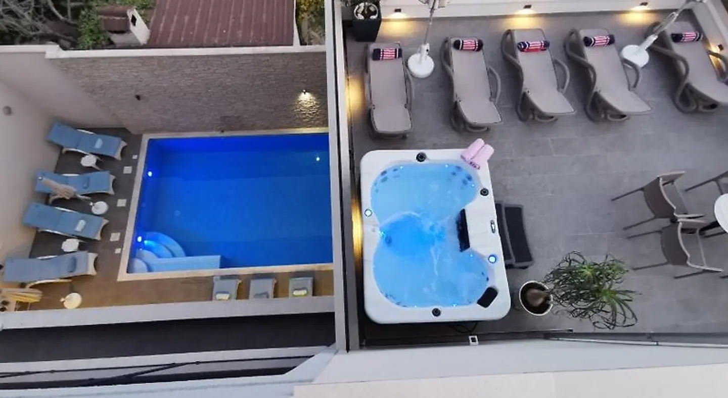 Luxury Rooms Pino OUTDOOR_POOL