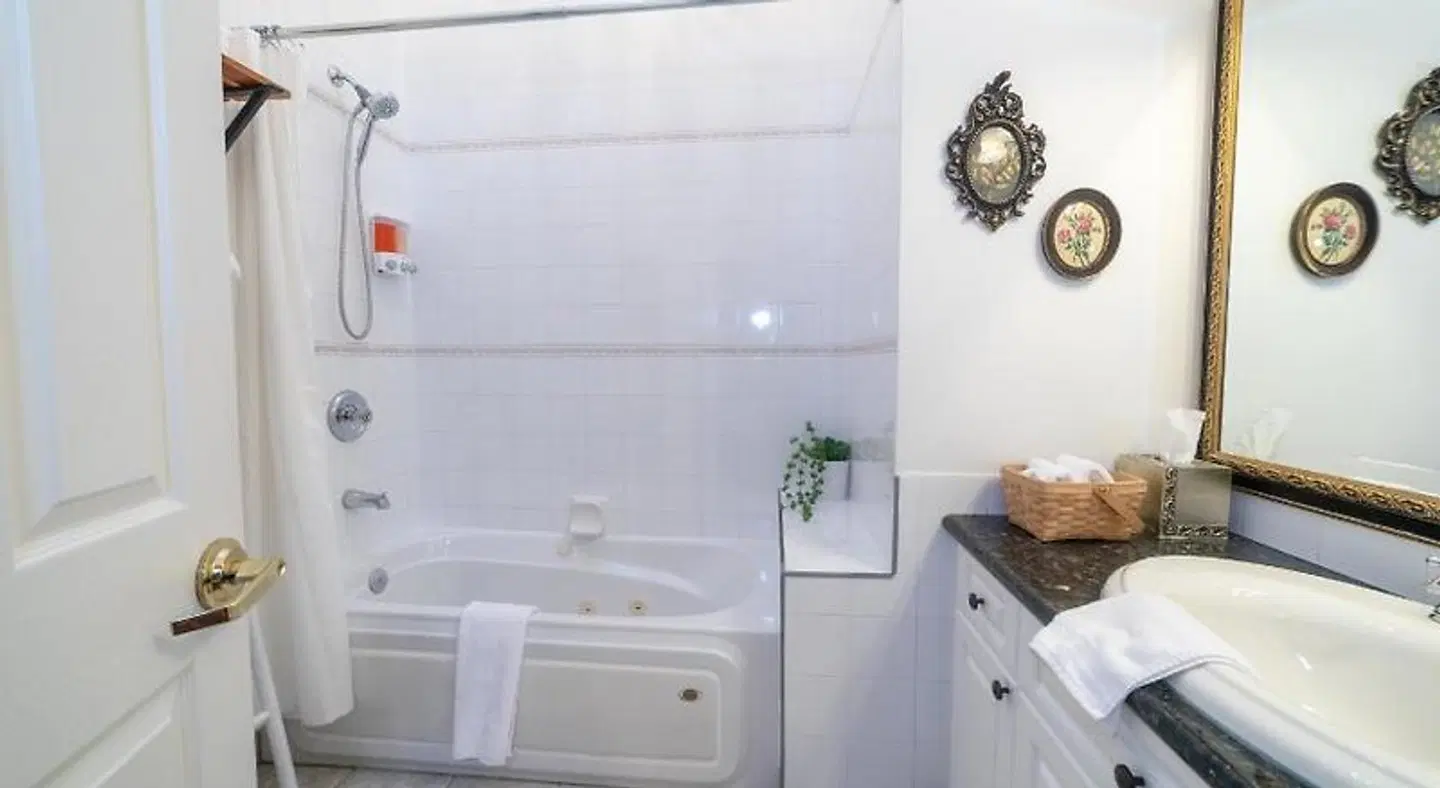 Beaujolais Boutique B&B at Thea's House Badezimmer