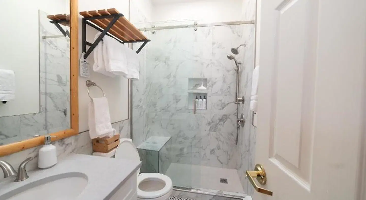 Beaujolais Boutique B&B at Thea's House Badezimmer