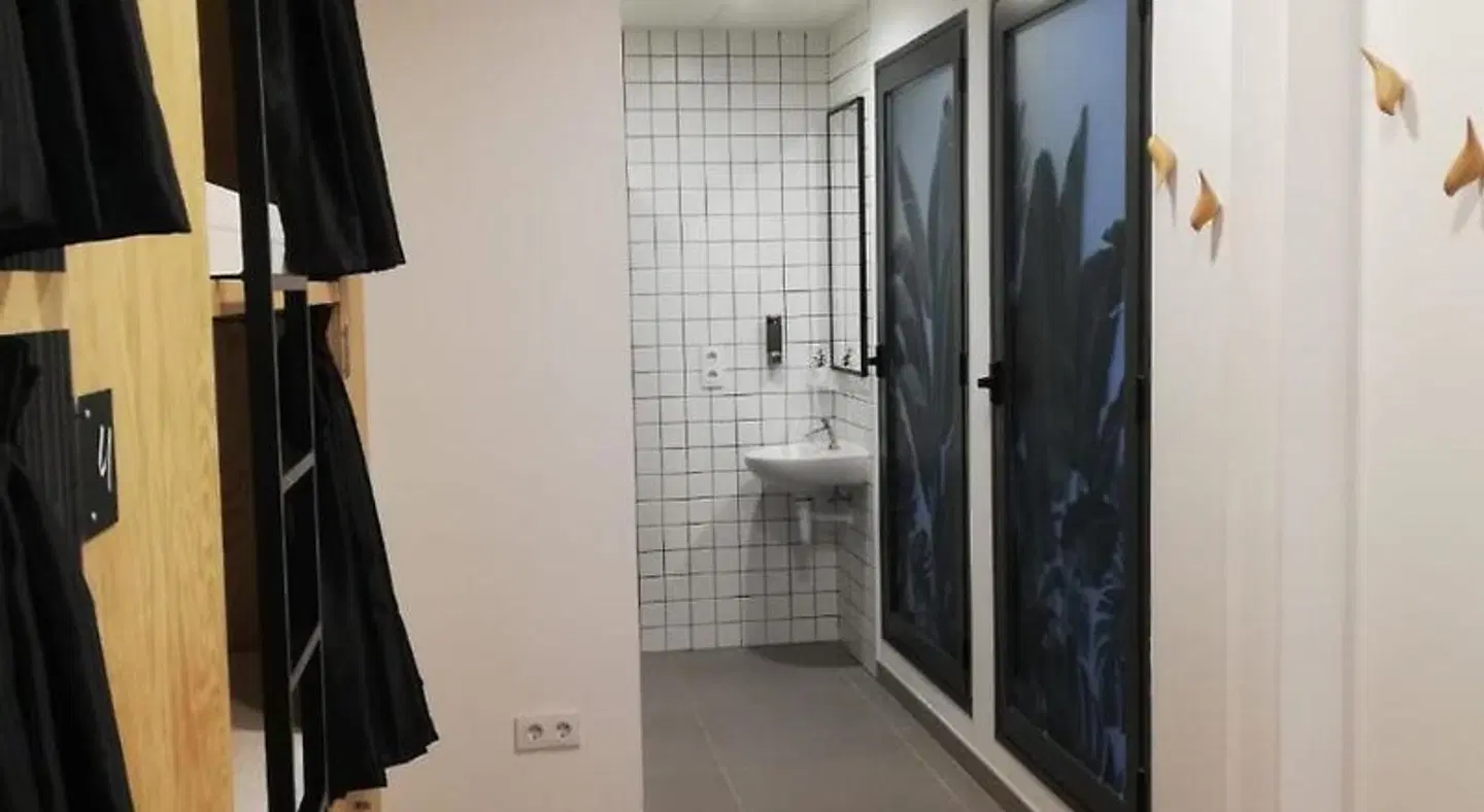 AZ The Botanic Hostel Badezimmer
