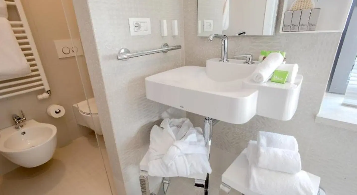 Uve Rooms & Wine Bar Badezimmer