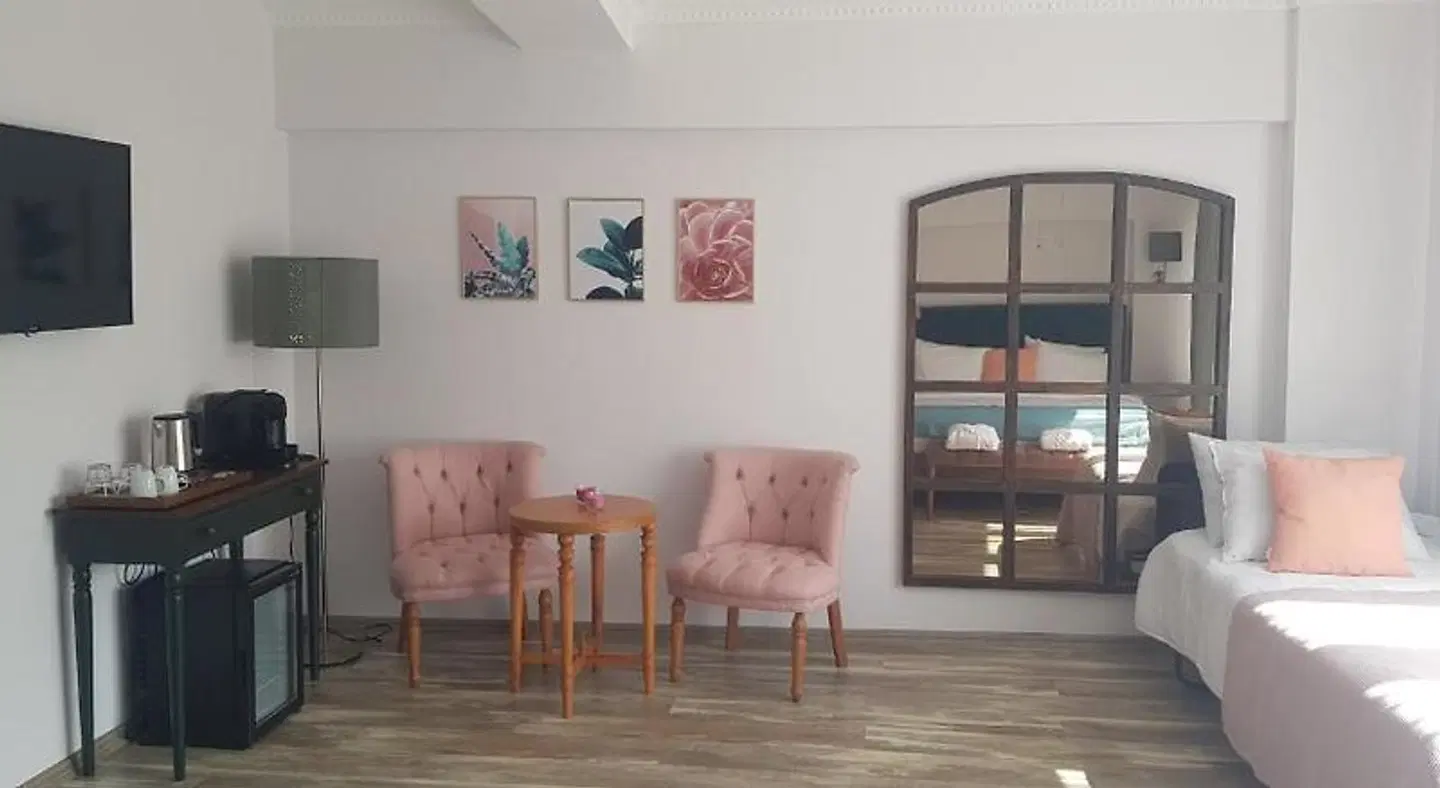 Fuego Design Suites Bar