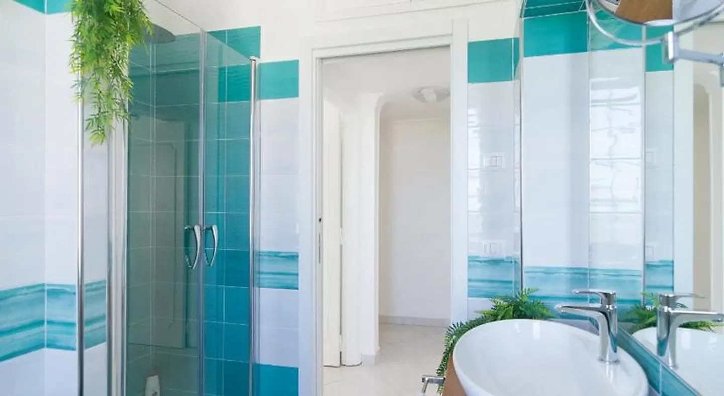 Aquamarine Relaxing Capri Suites Badezimmer