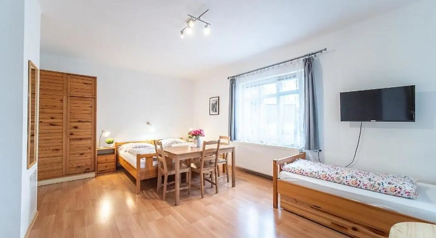 Family Pension ROOM_EXAMPLE