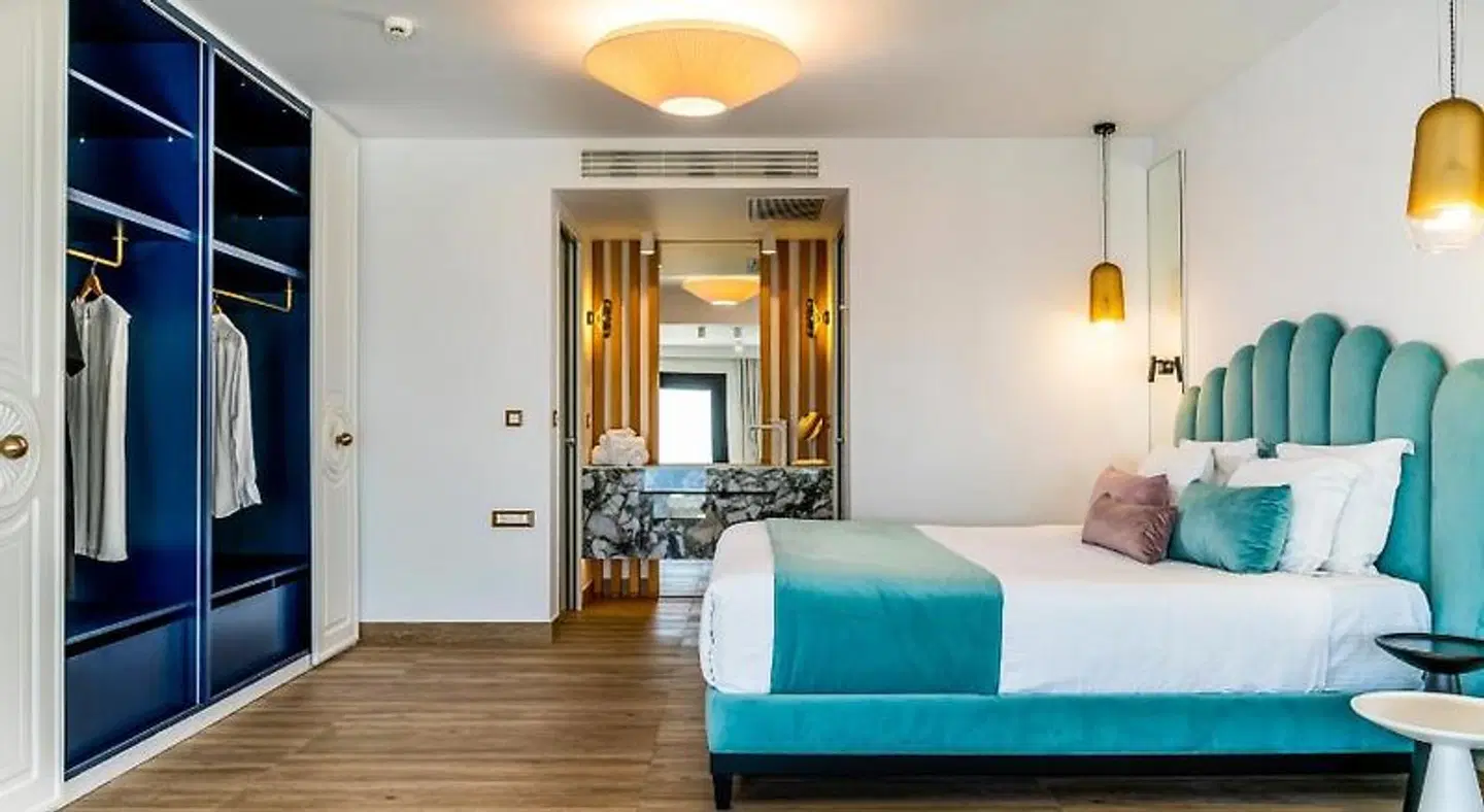 Cresanto Luxury Suites ROOM_EXAMPLE