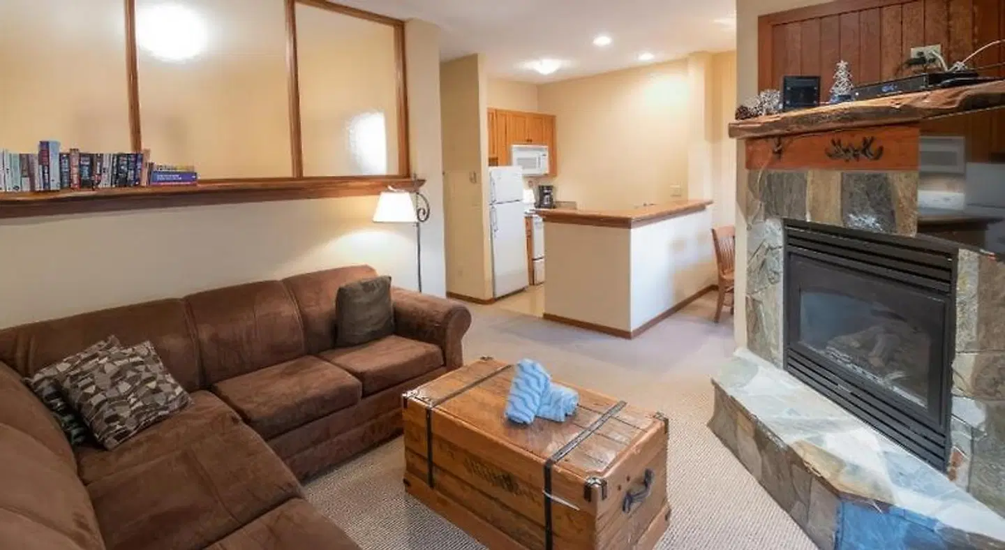 Snow Creek Lodge by Fernie Lodging Co LOUNGE_LOBBY