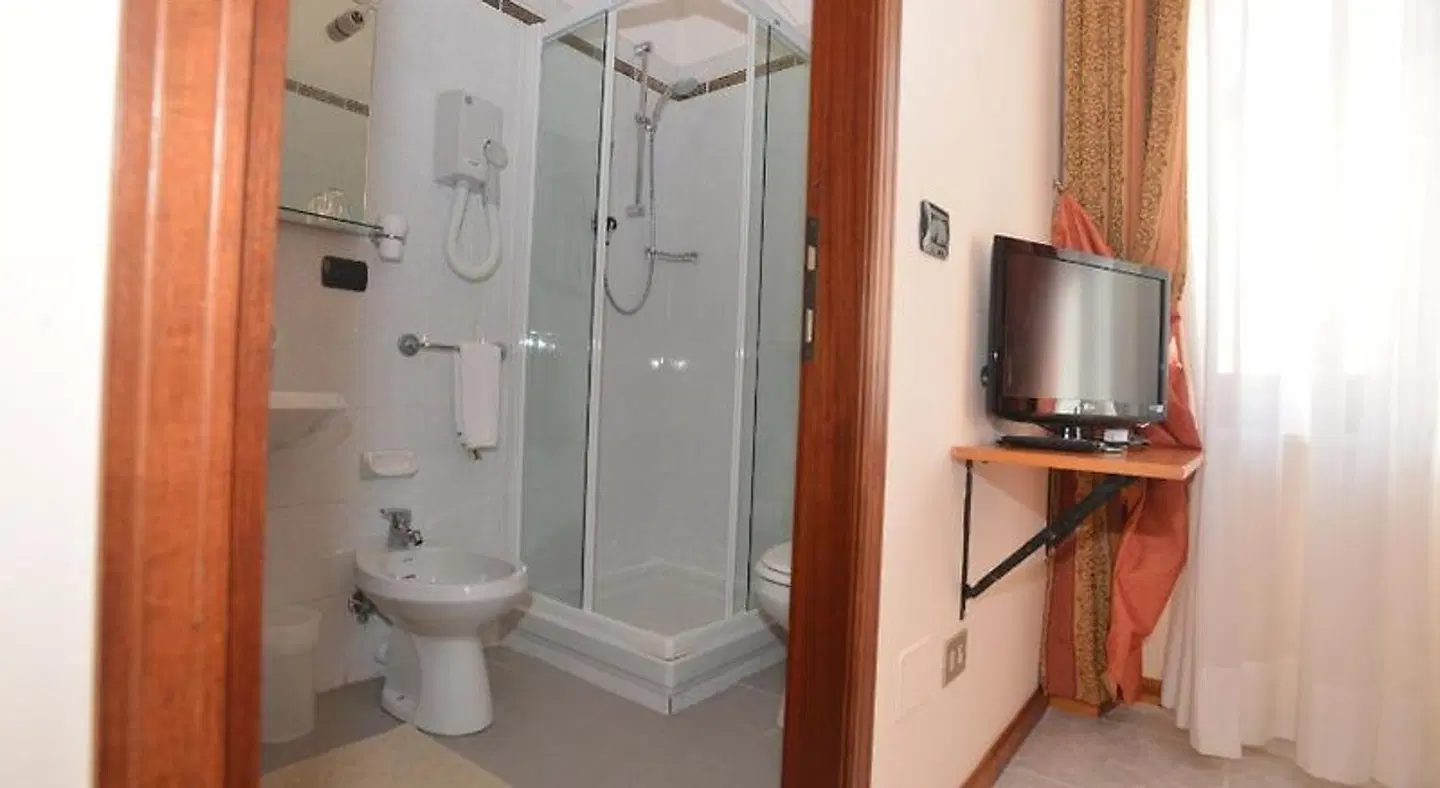 Hotel Acqui & Centro Benessere Badezimmer