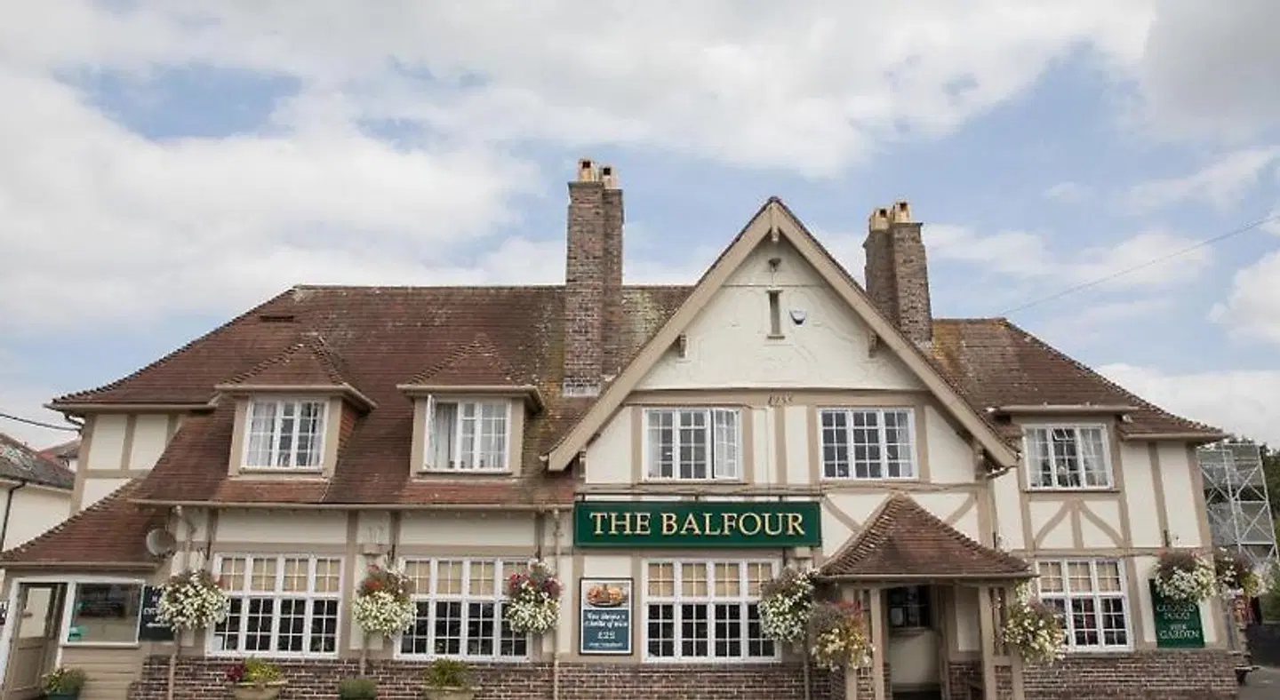 Balfour Arms EXTERIOR