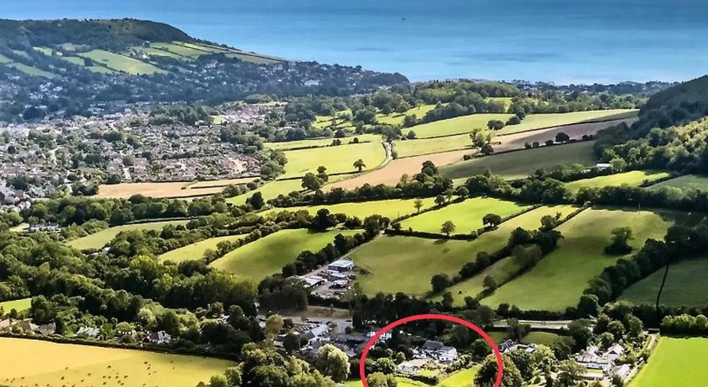 The Barn and Pinn Cottage LANDSCAPE