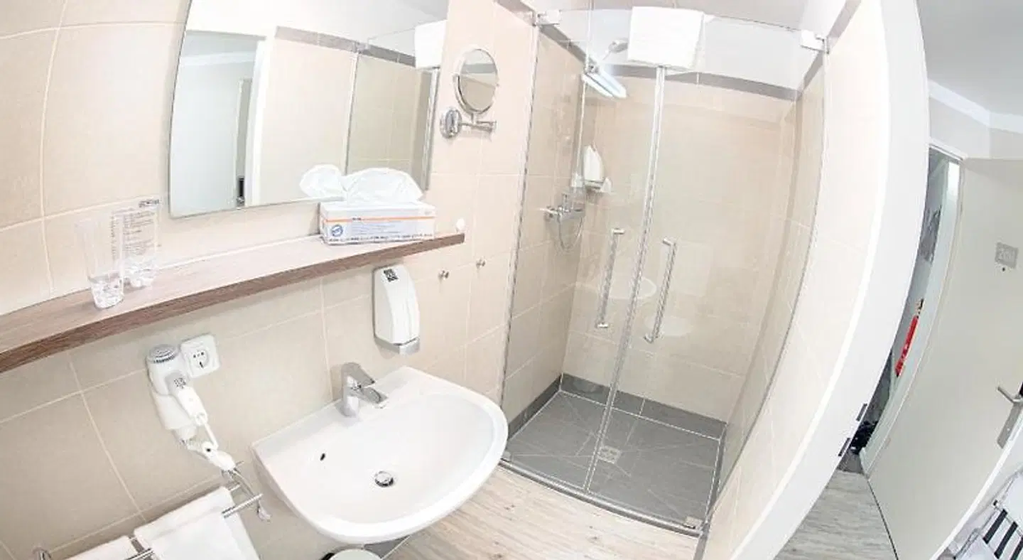 Frühstückshotel Waldbauer Badezimmer