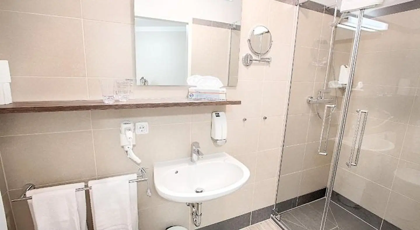 Frühstückshotel Waldbauer Badezimmer
