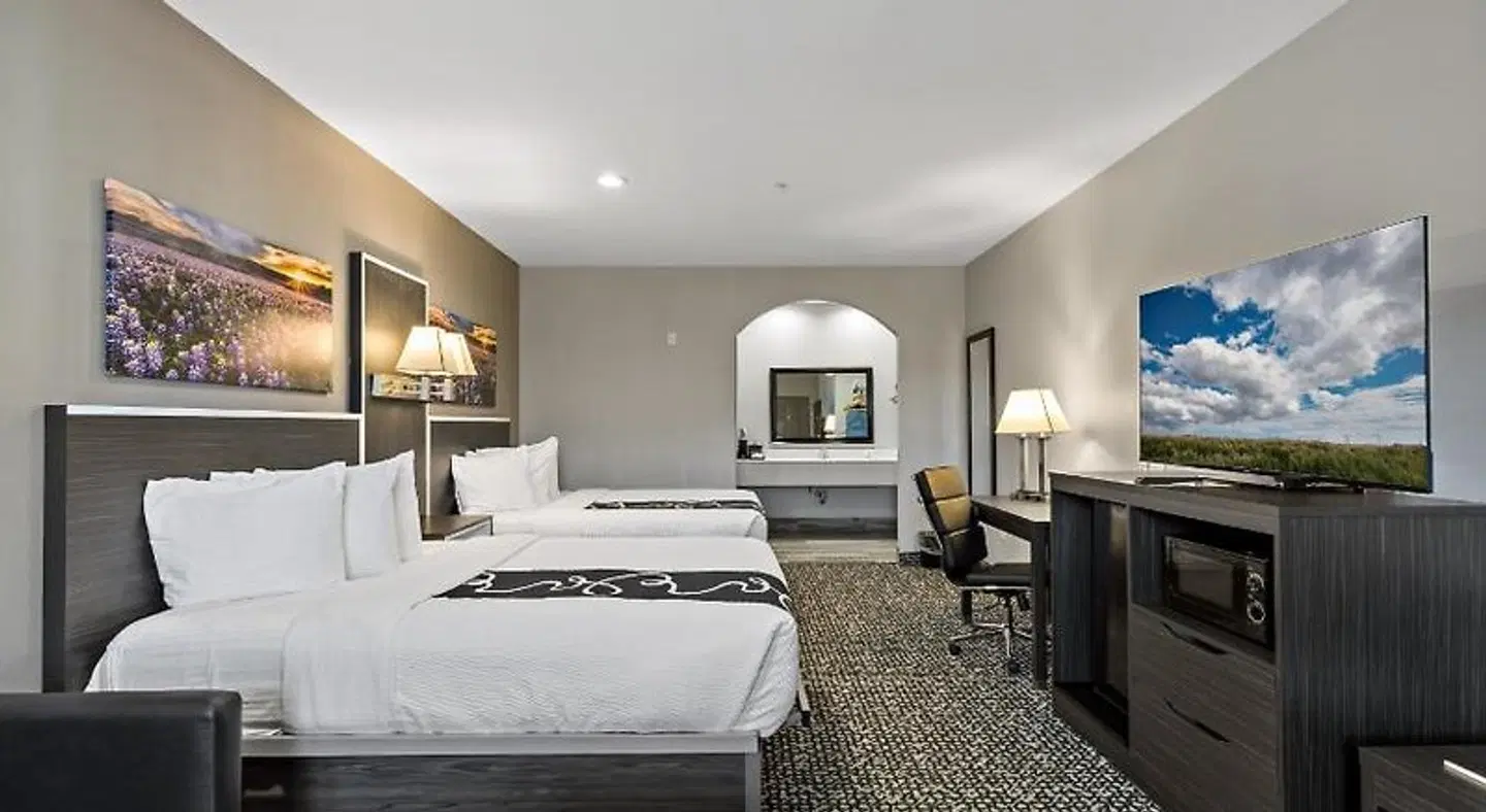 Paris Inn & Suites ROOM_EXAMPLE