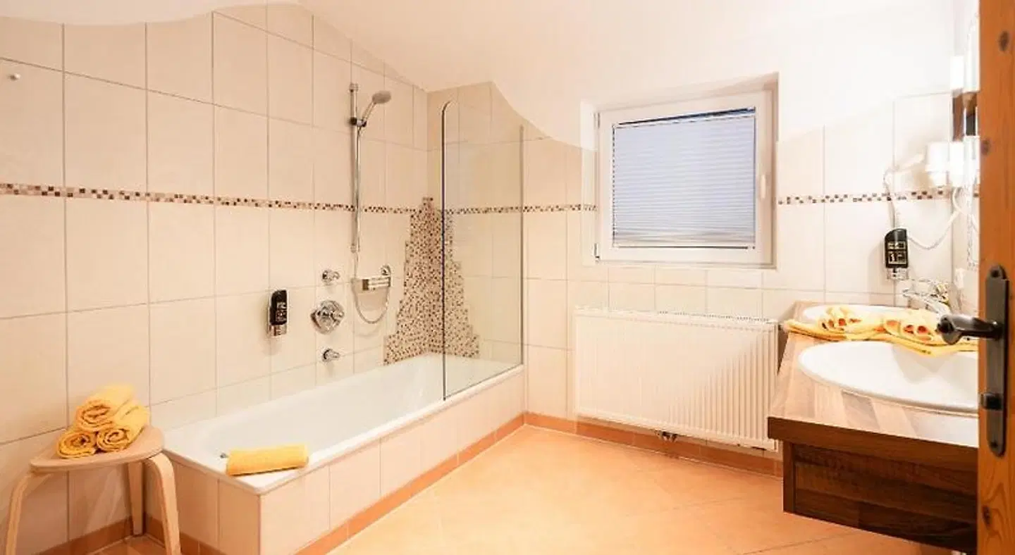 Aparthotel Alpenchalet Badezimmer