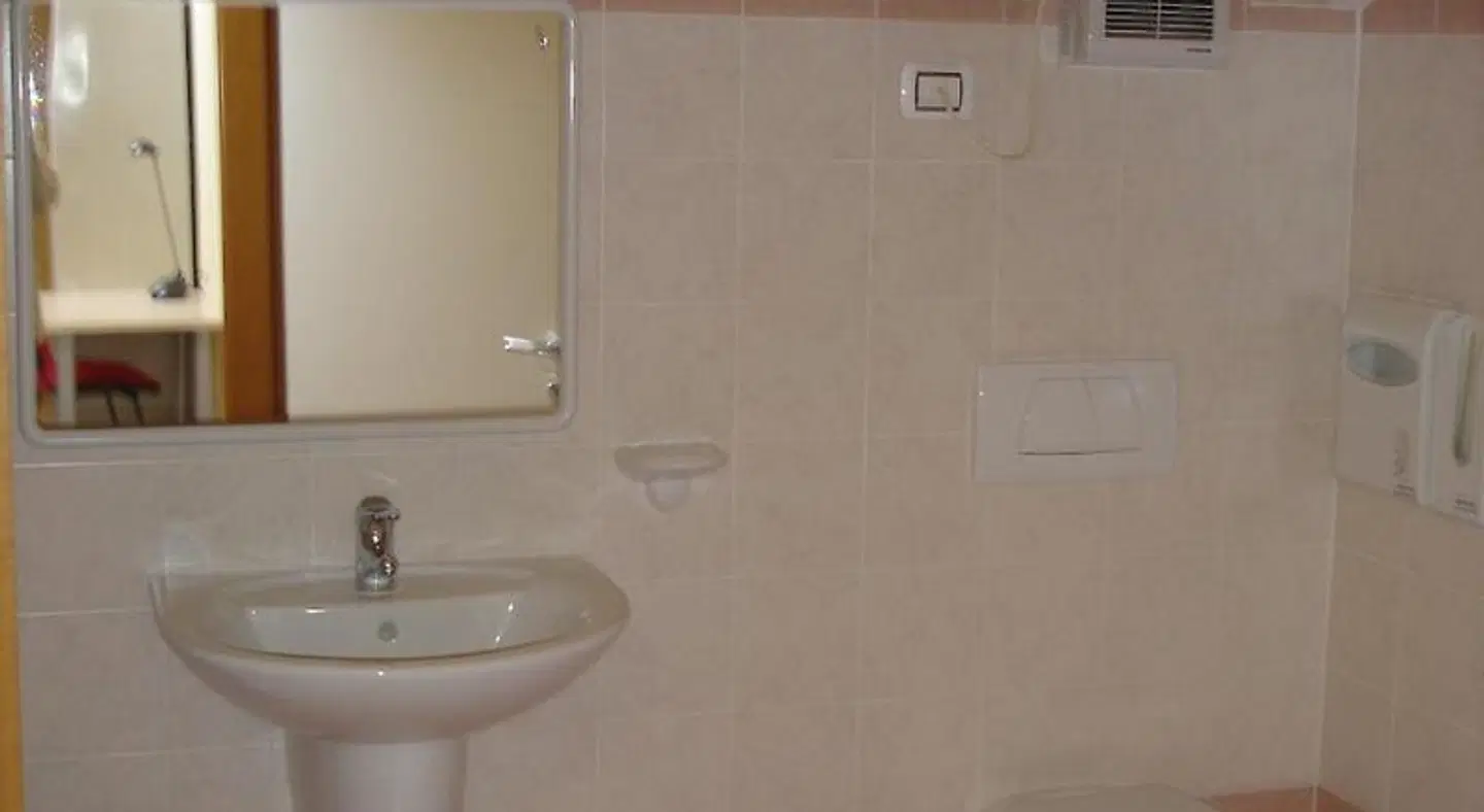 Ostello Di Rovereto Badezimmer