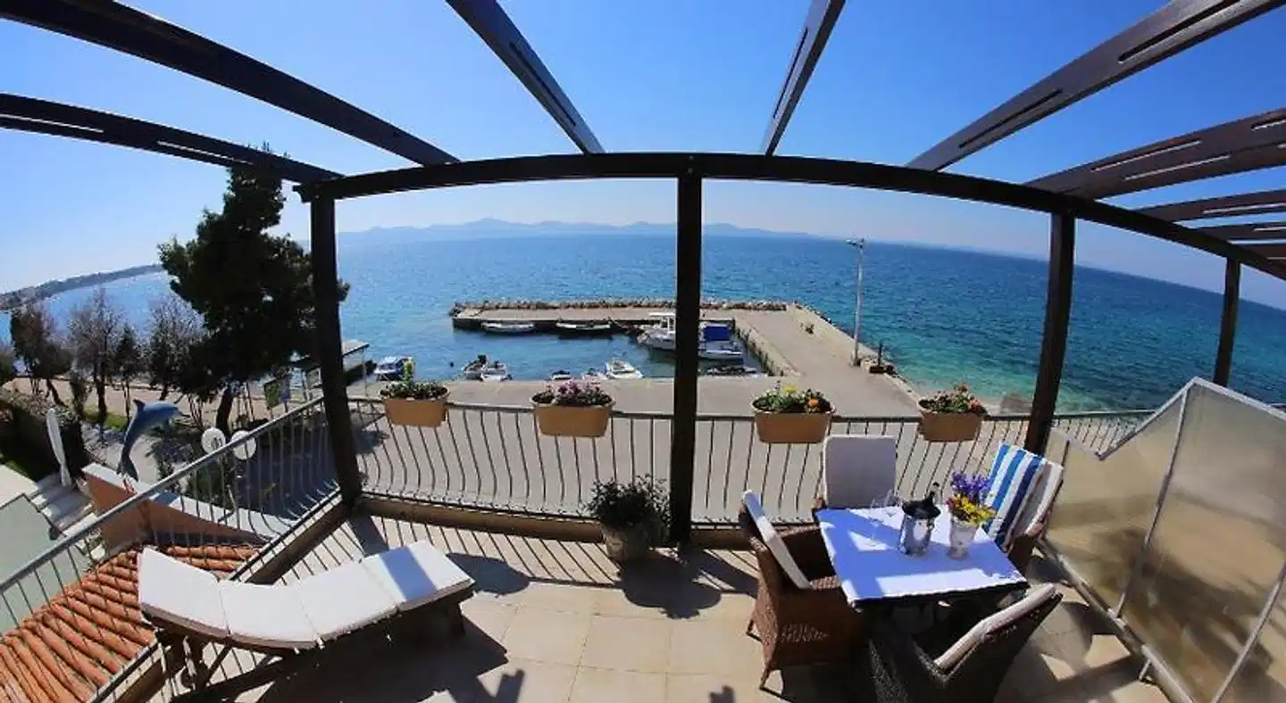 Pansion Delfin Terrasse