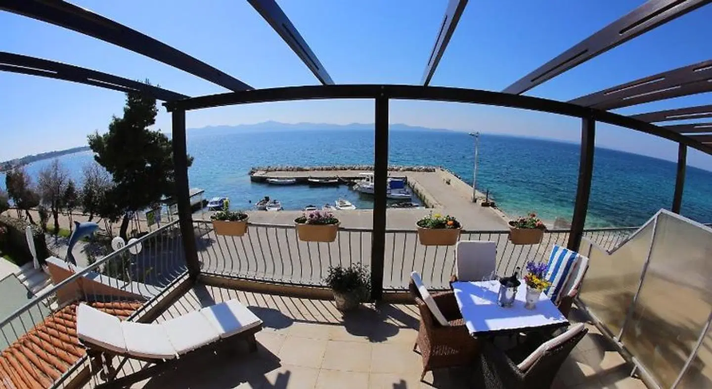 Pansion Delfin Terrasse