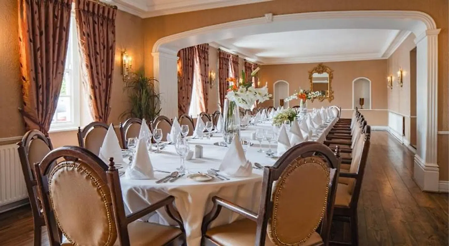 Dooly's Hotel Restaurant