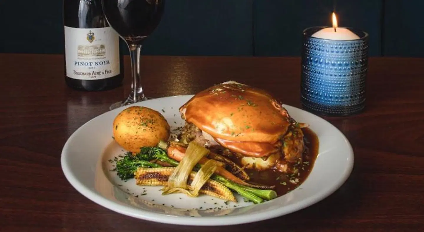 Dooly's Hotel Restaurant