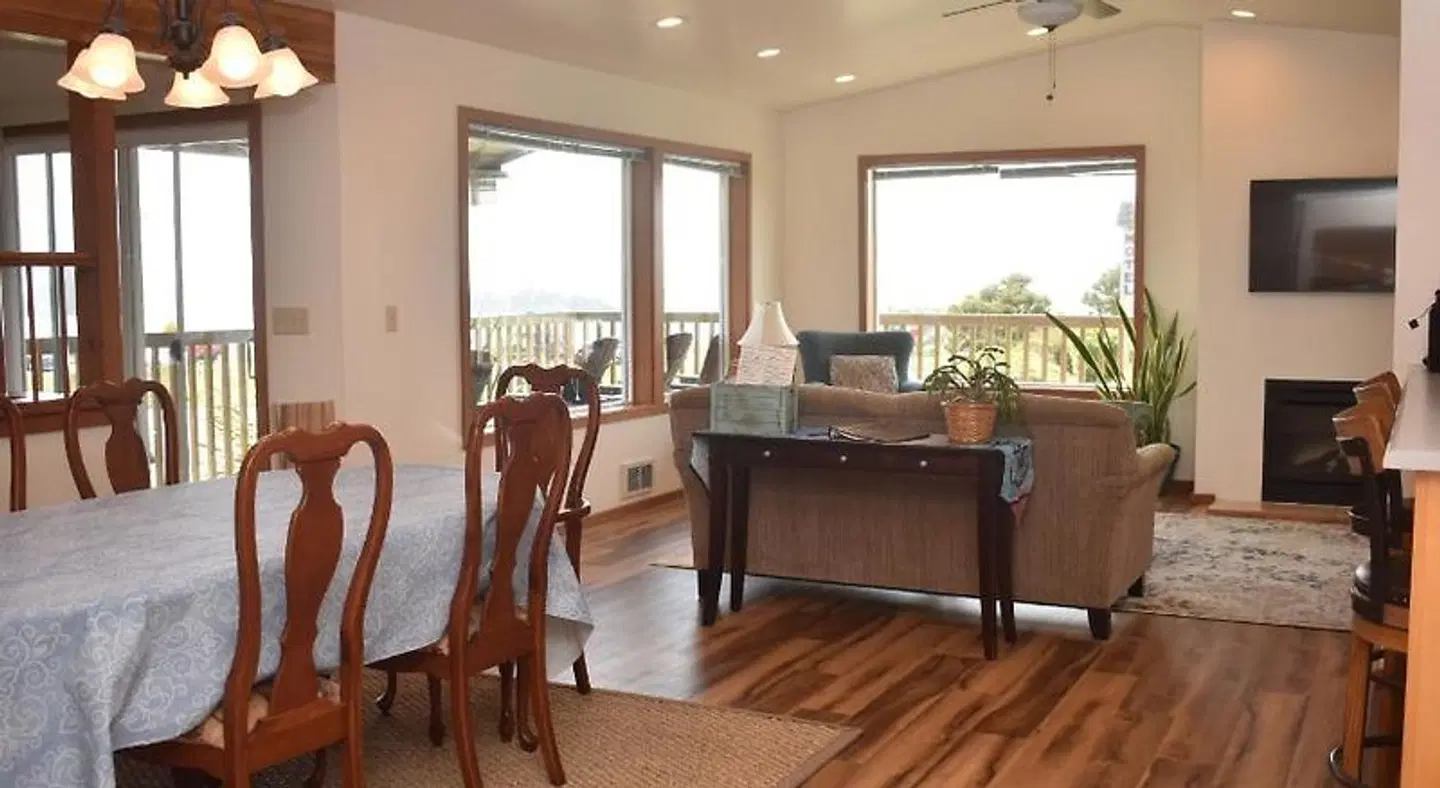 Table Rock Motel ROOM_EXAMPLE