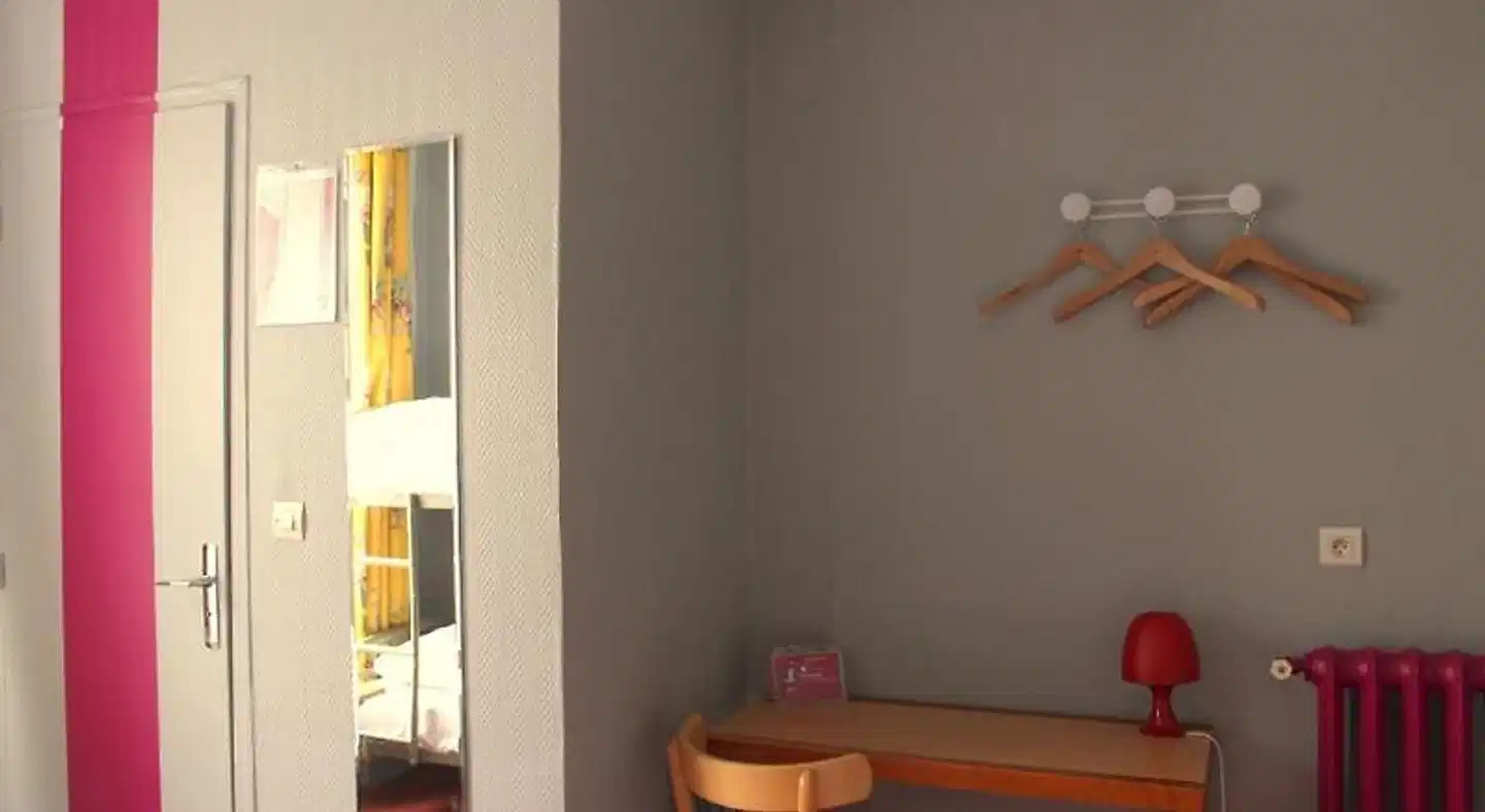 Arty Paris Hostel & Budget Hotel Wellness