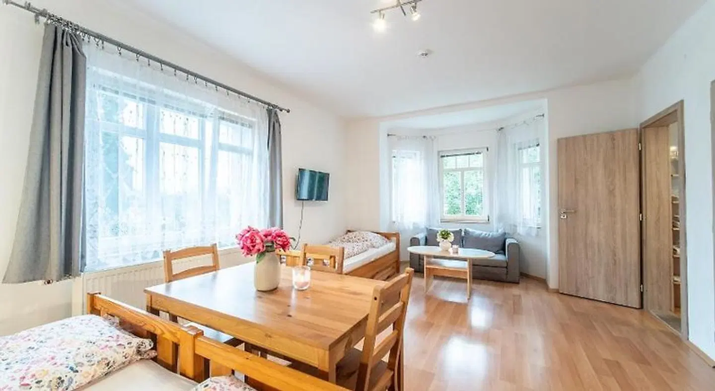 Family Pension ROOM_EXAMPLE