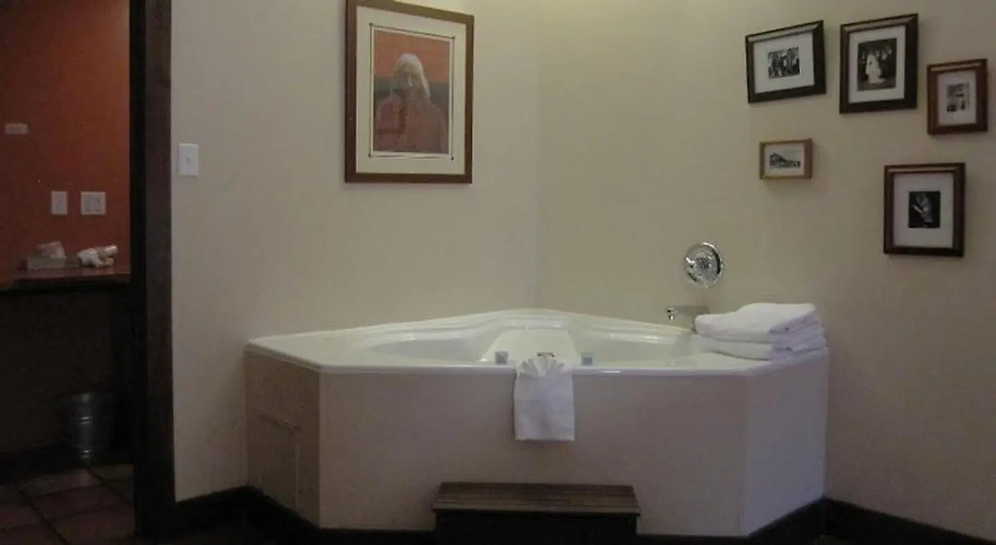 The Holland Hotel Badezimmer