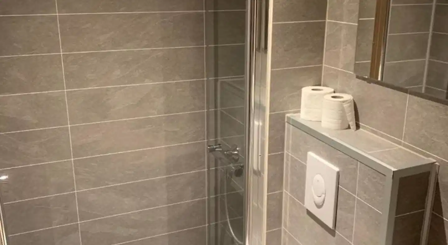 Skei Apartments Badezimmer