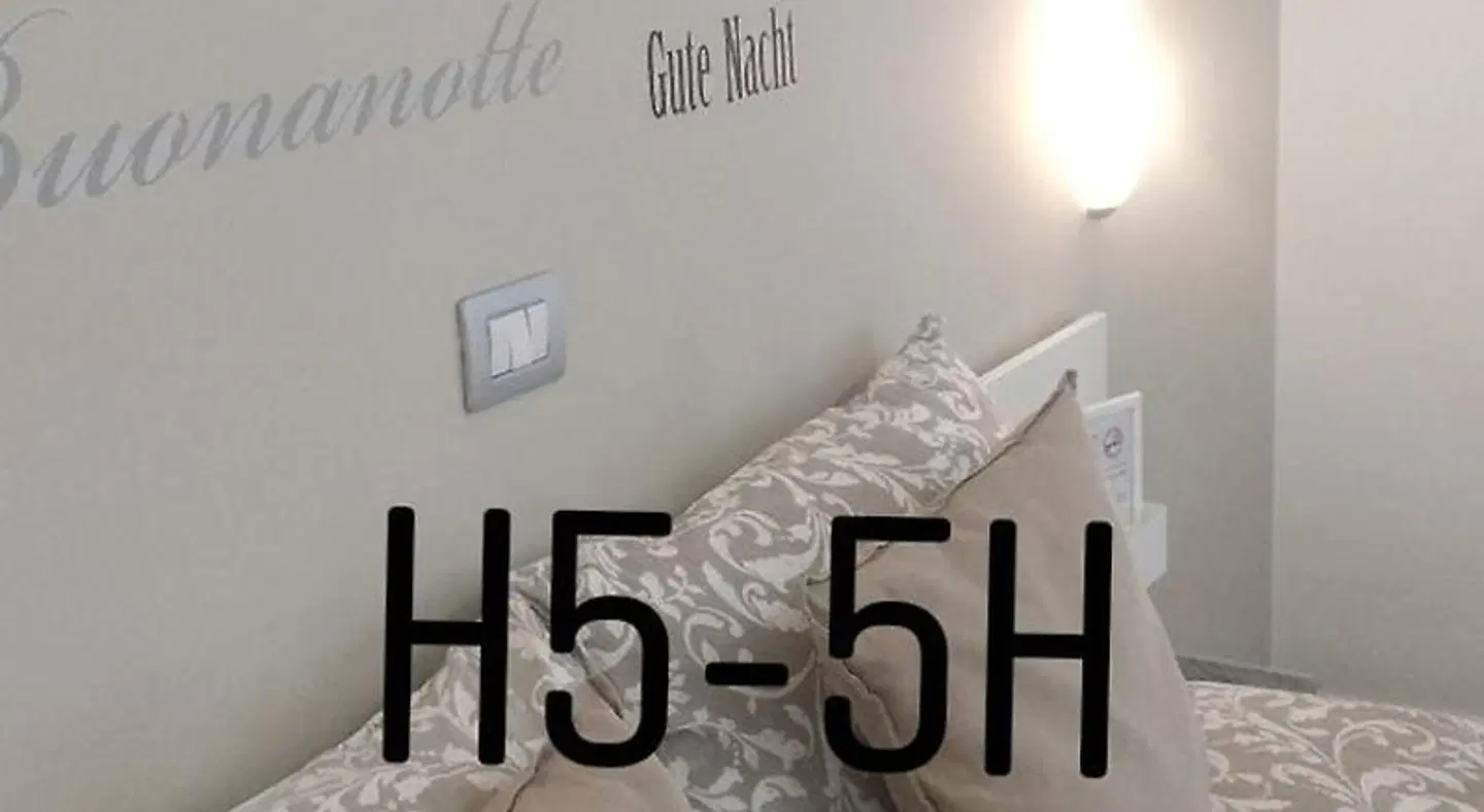 5H Room & Breakfast Badezimmer