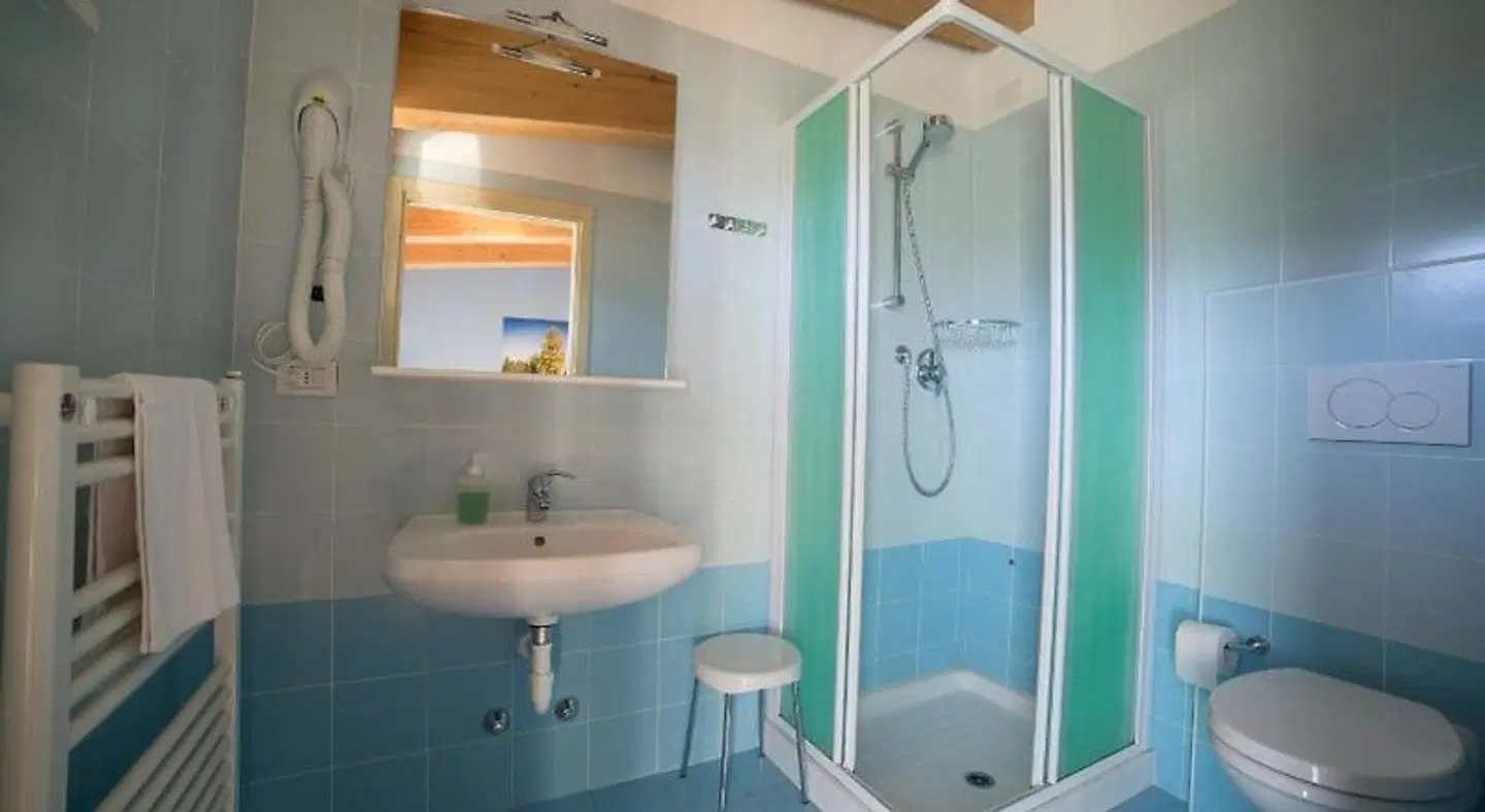 Hostel L'Ost - Ostello di Grumes Badezimmer