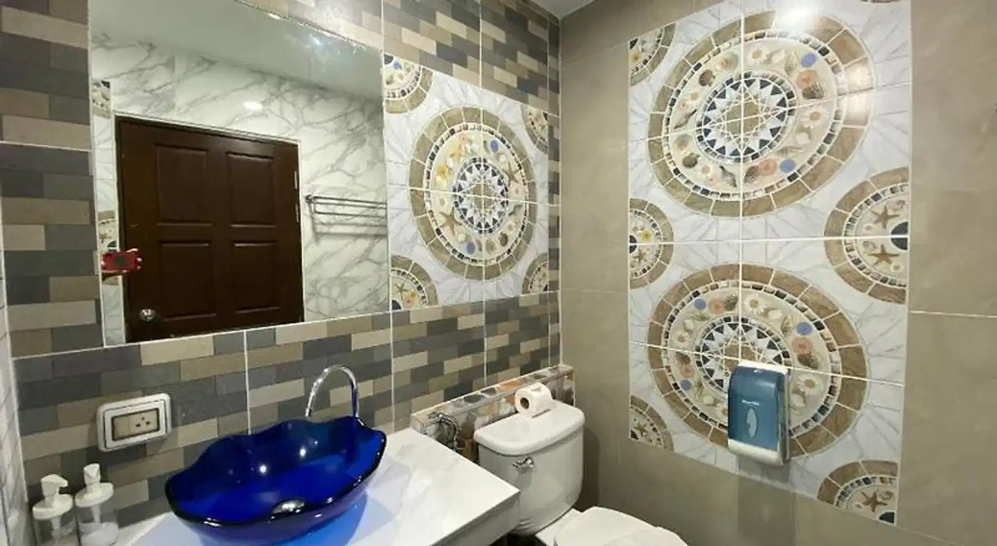 77 Patong Hotel & Spa Badezimmer