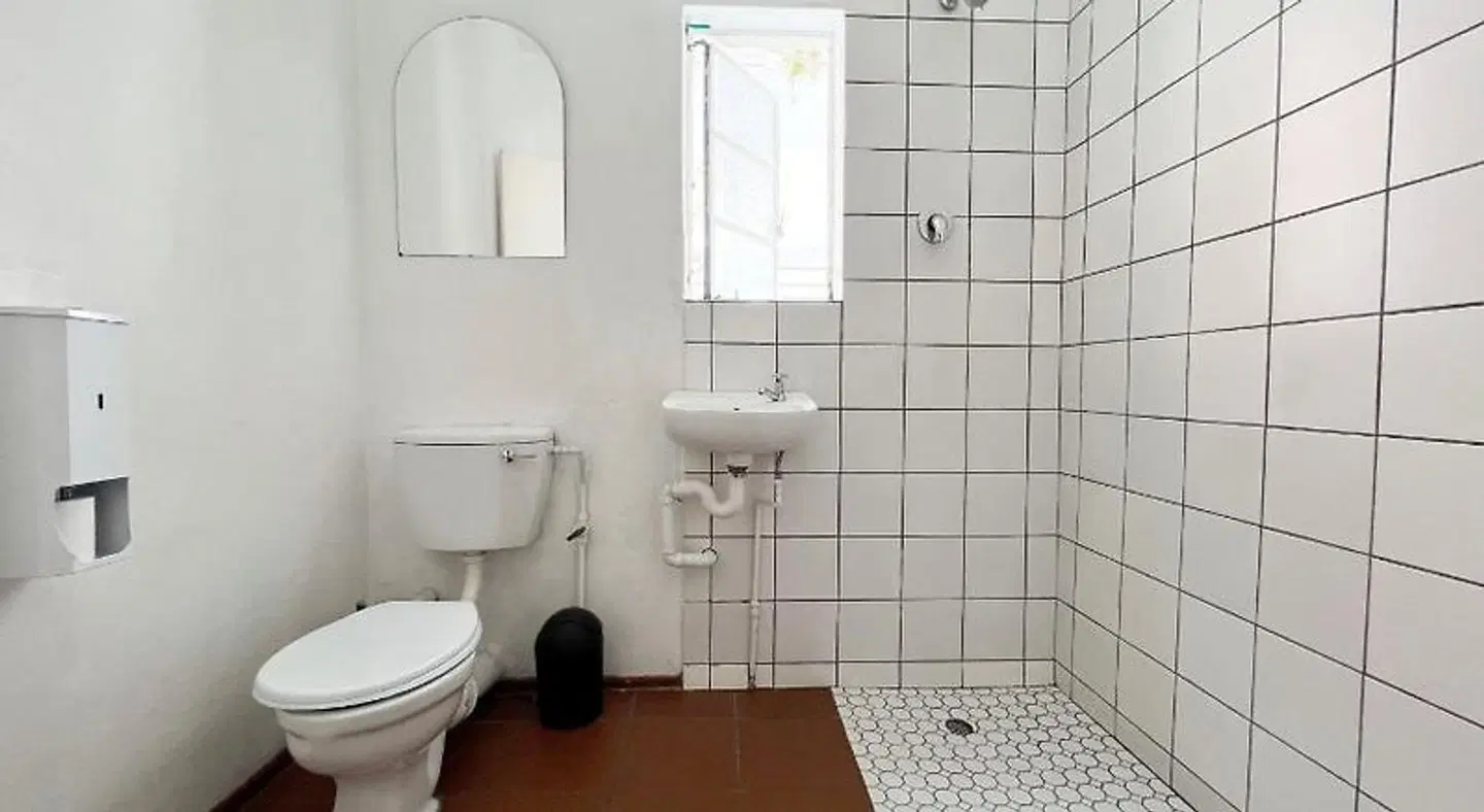 Long Street Backpackers Badezimmer