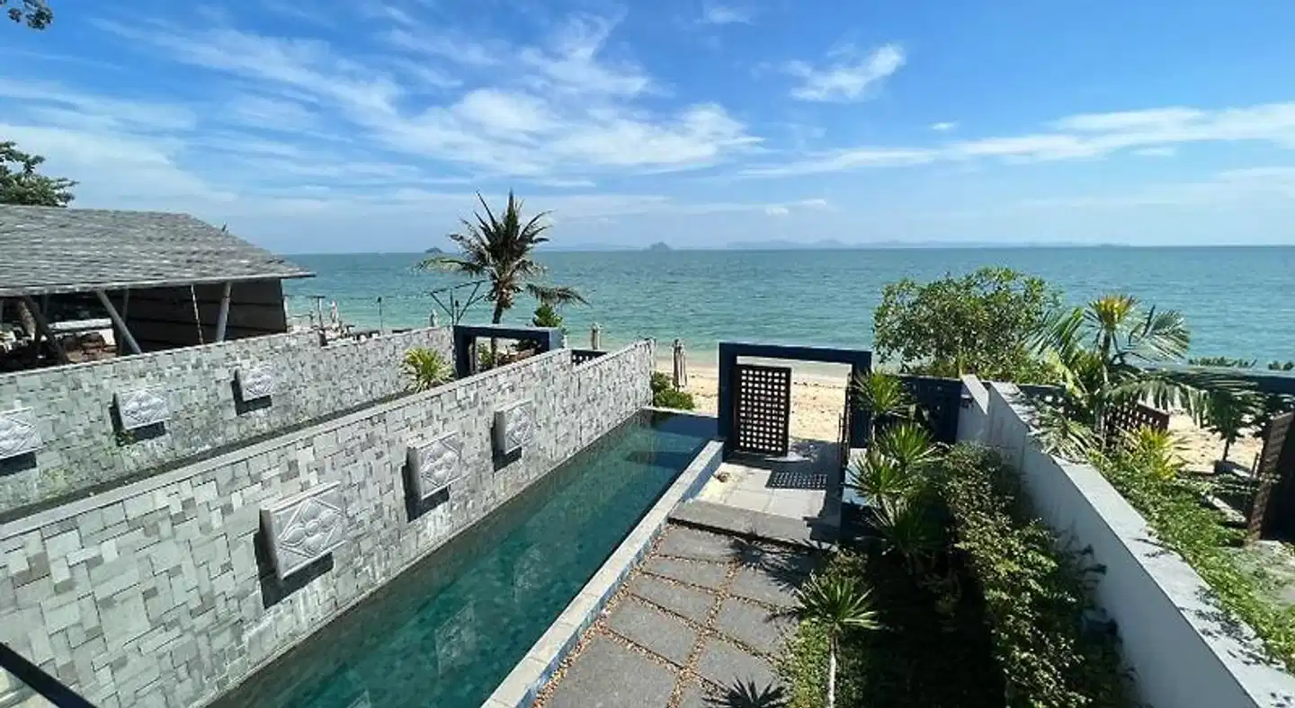 Nchantra Pool Suite Residences Aussenansicht