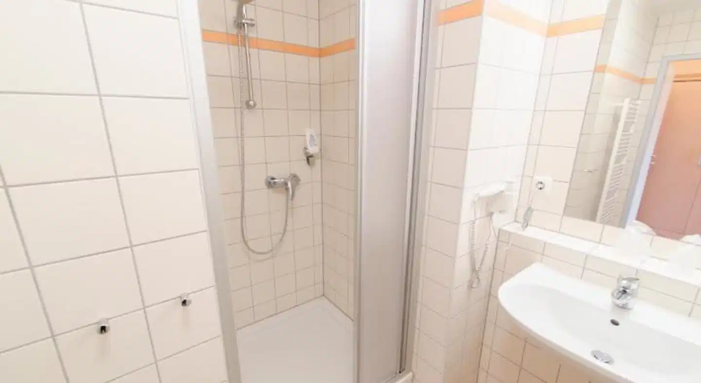 JUFA Fürstenfeld Sport Resort Badezimmer