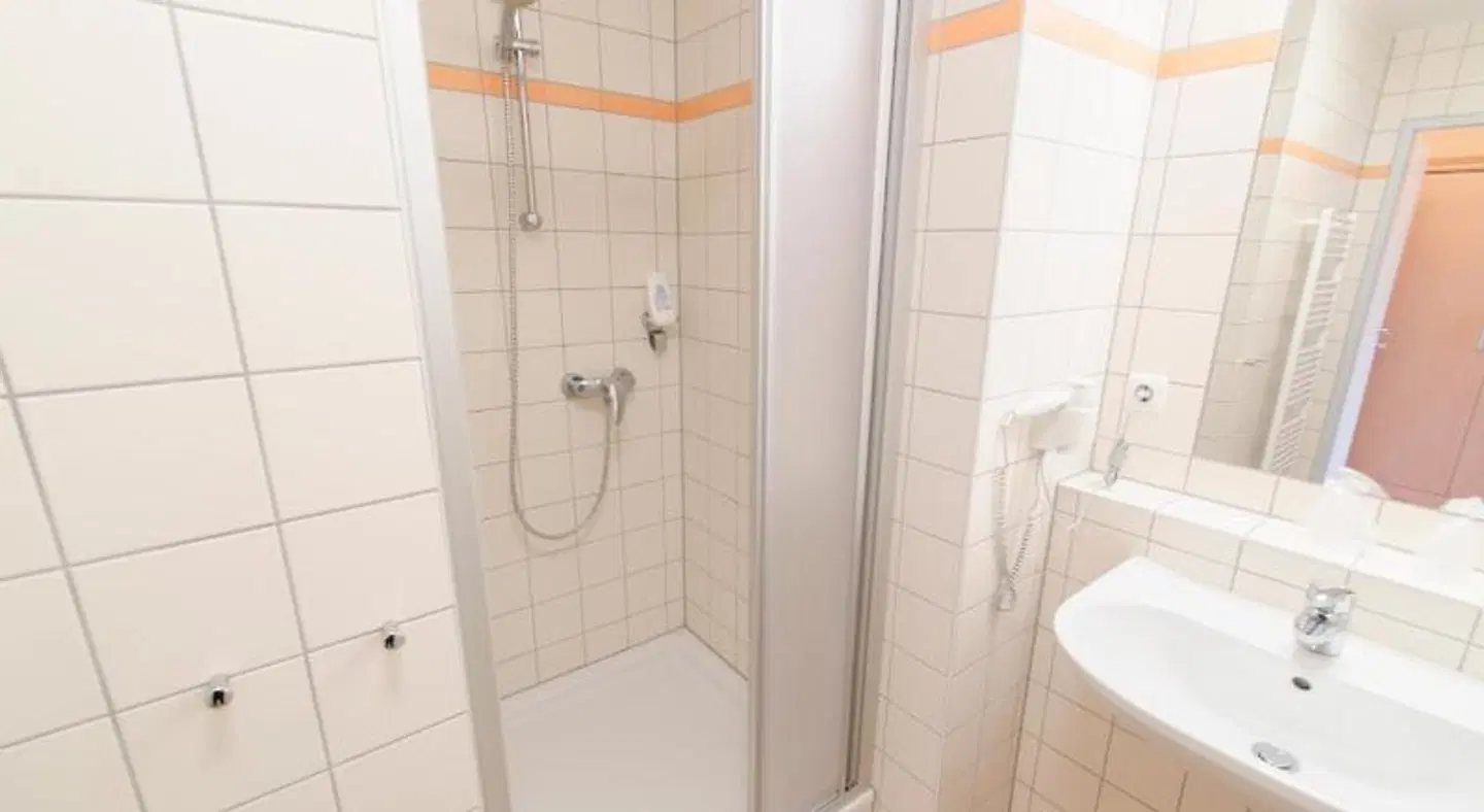 JUFA Fürstenfeld Sport Resort Badezimmer