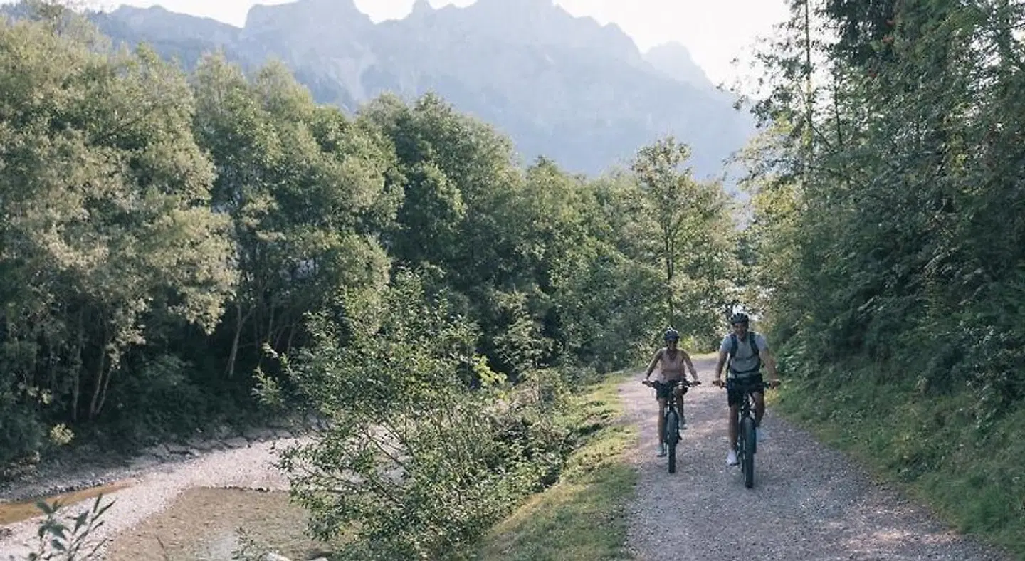 Liebes Rot-Flüh SPORTS_AND_LEISURE