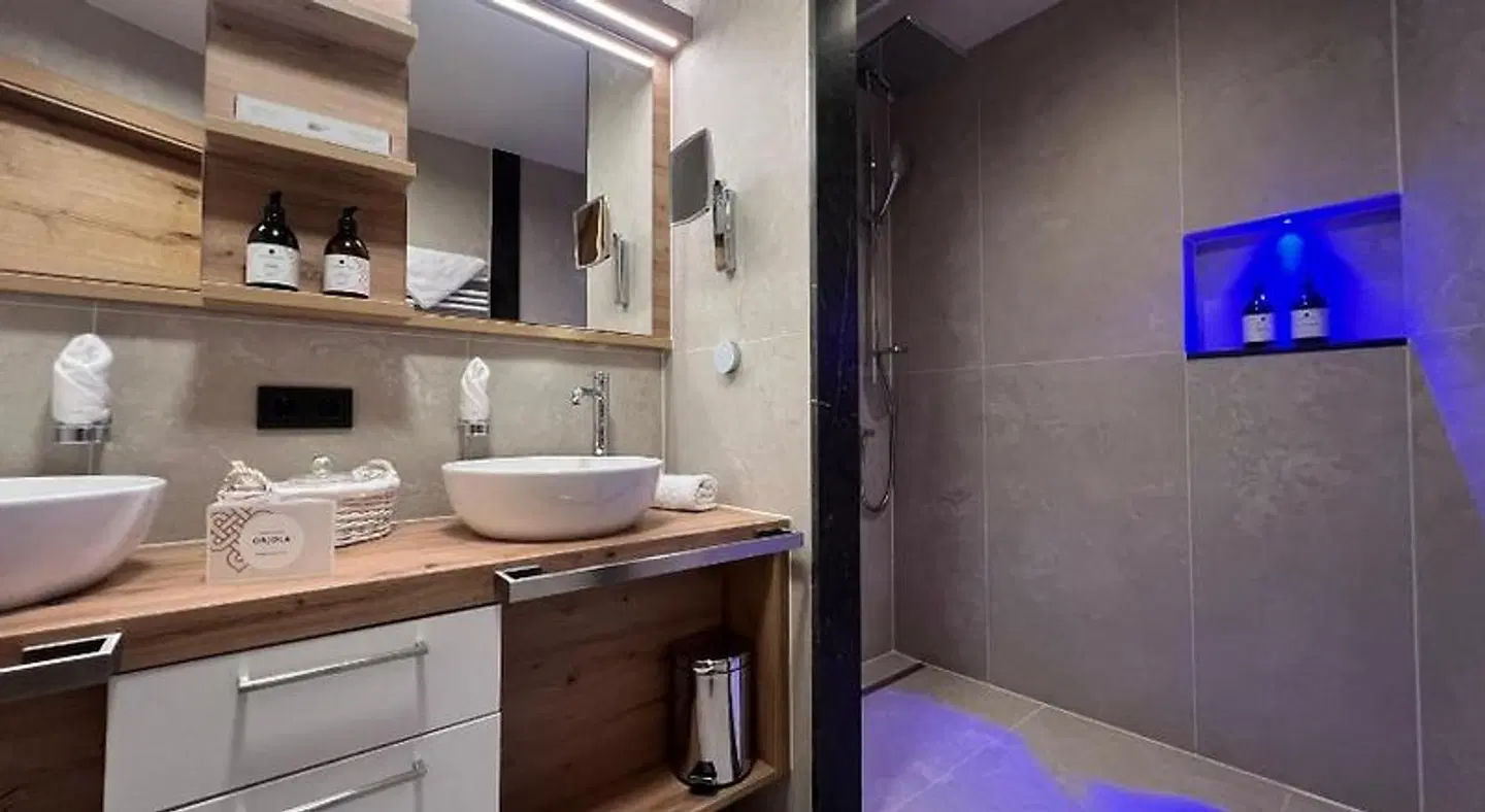 Liebes Rot-Flüh Badezimmer