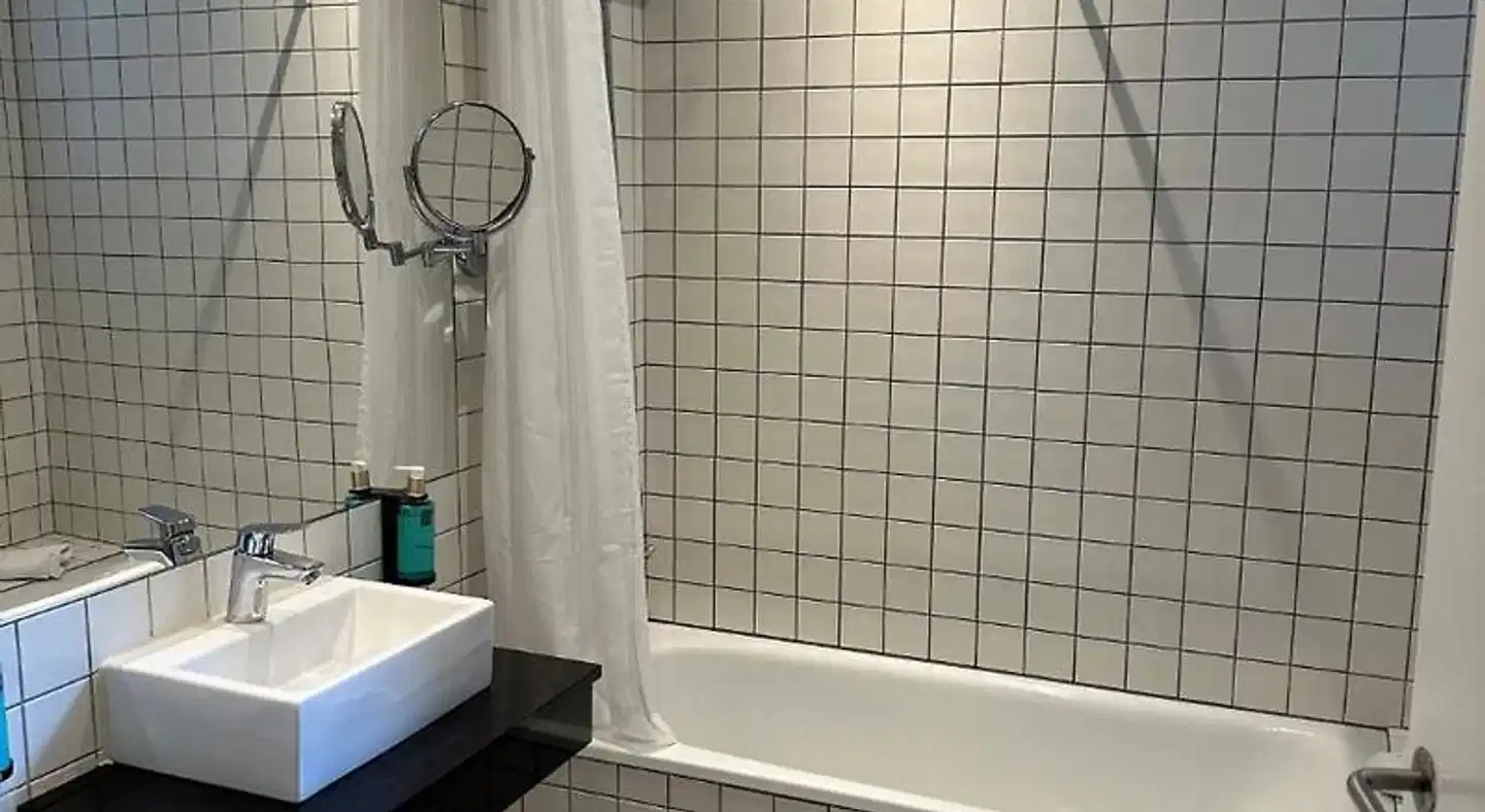 Ascot Apartments Badezimmer