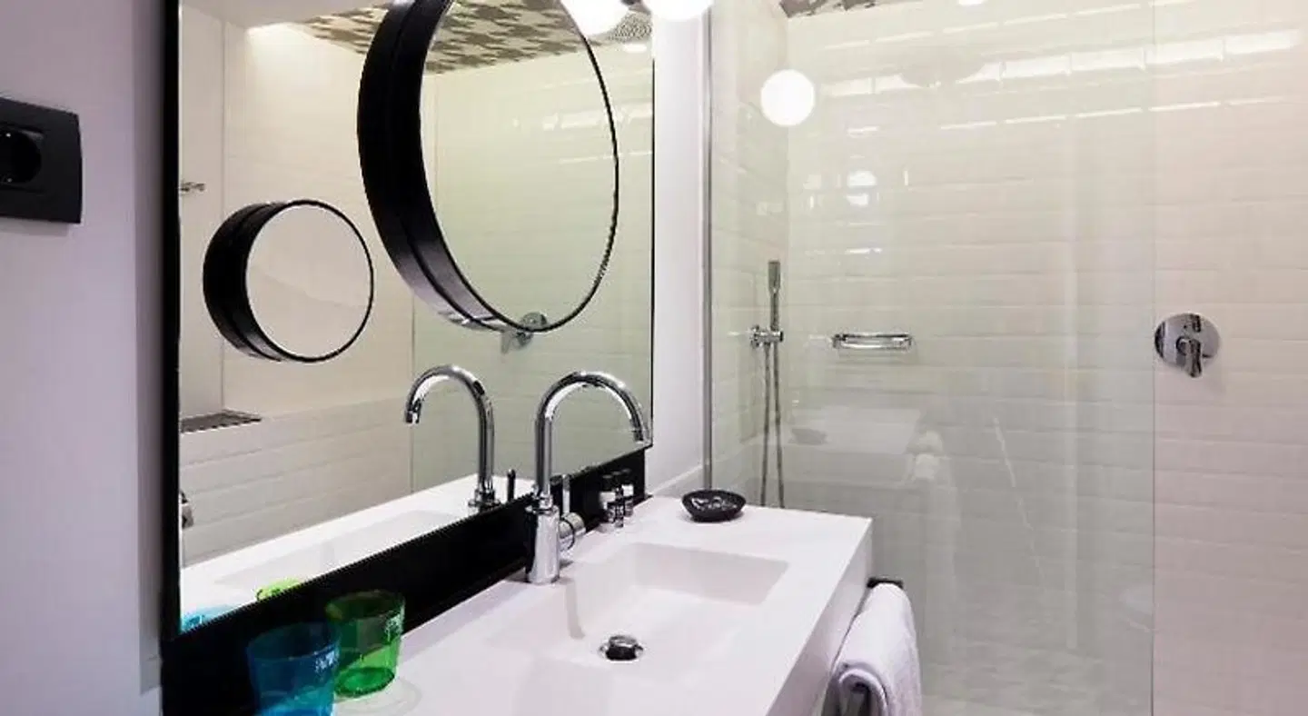 Hotel One Shot Palacio Reina Victoria Badezimmer
