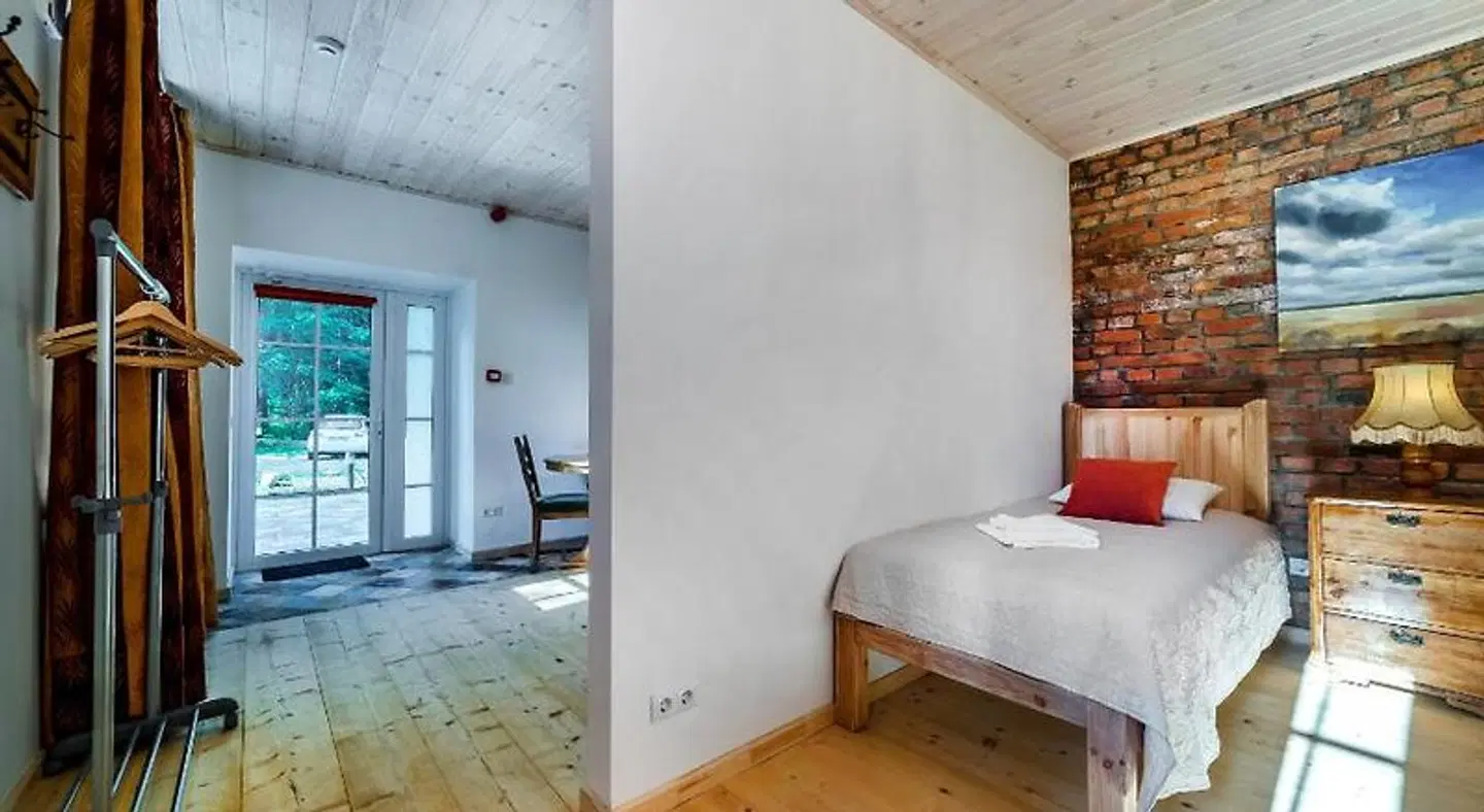 Svilpaunieki ROOM_EXAMPLE