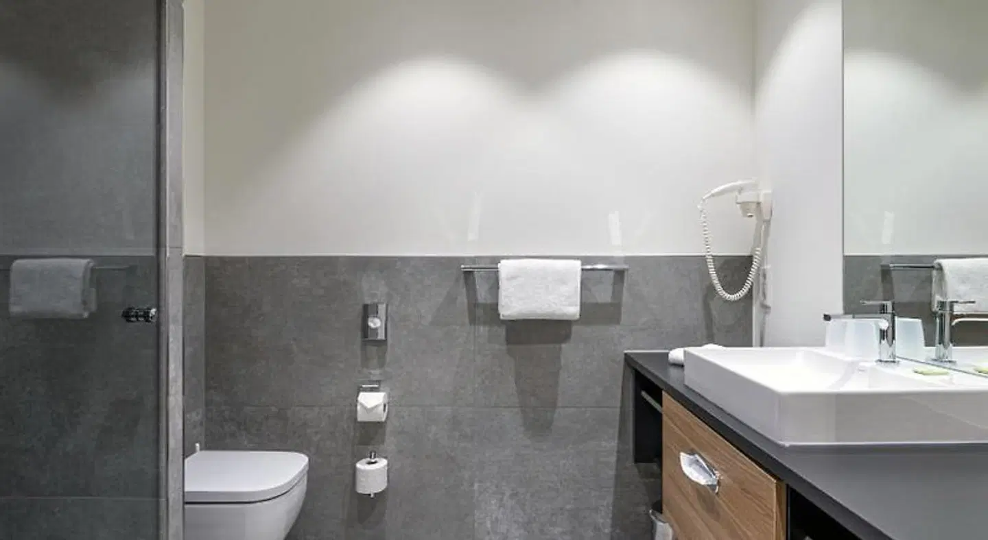 City Hotel Neumarkt Badezimmer