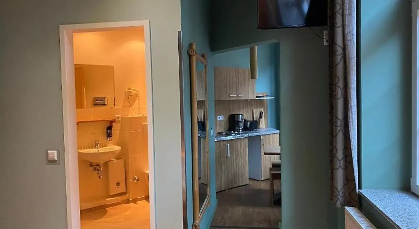 Singer109 ROOM_EXAMPLE